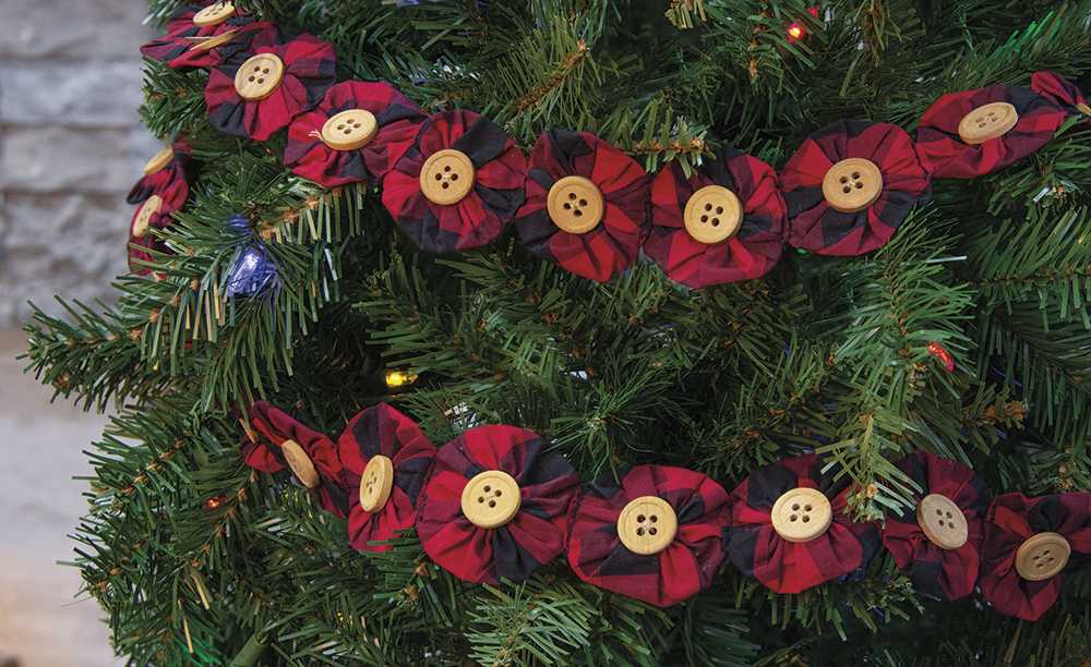 Red & Black Buffalo Check Yo-Yo Garland